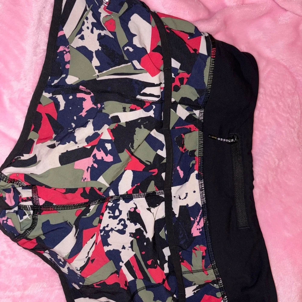 Lululemon - Picture 2 of 3